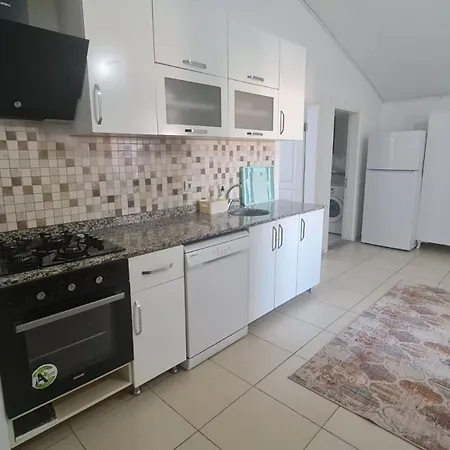 Konyaalti Furkan Family Lägenhet *